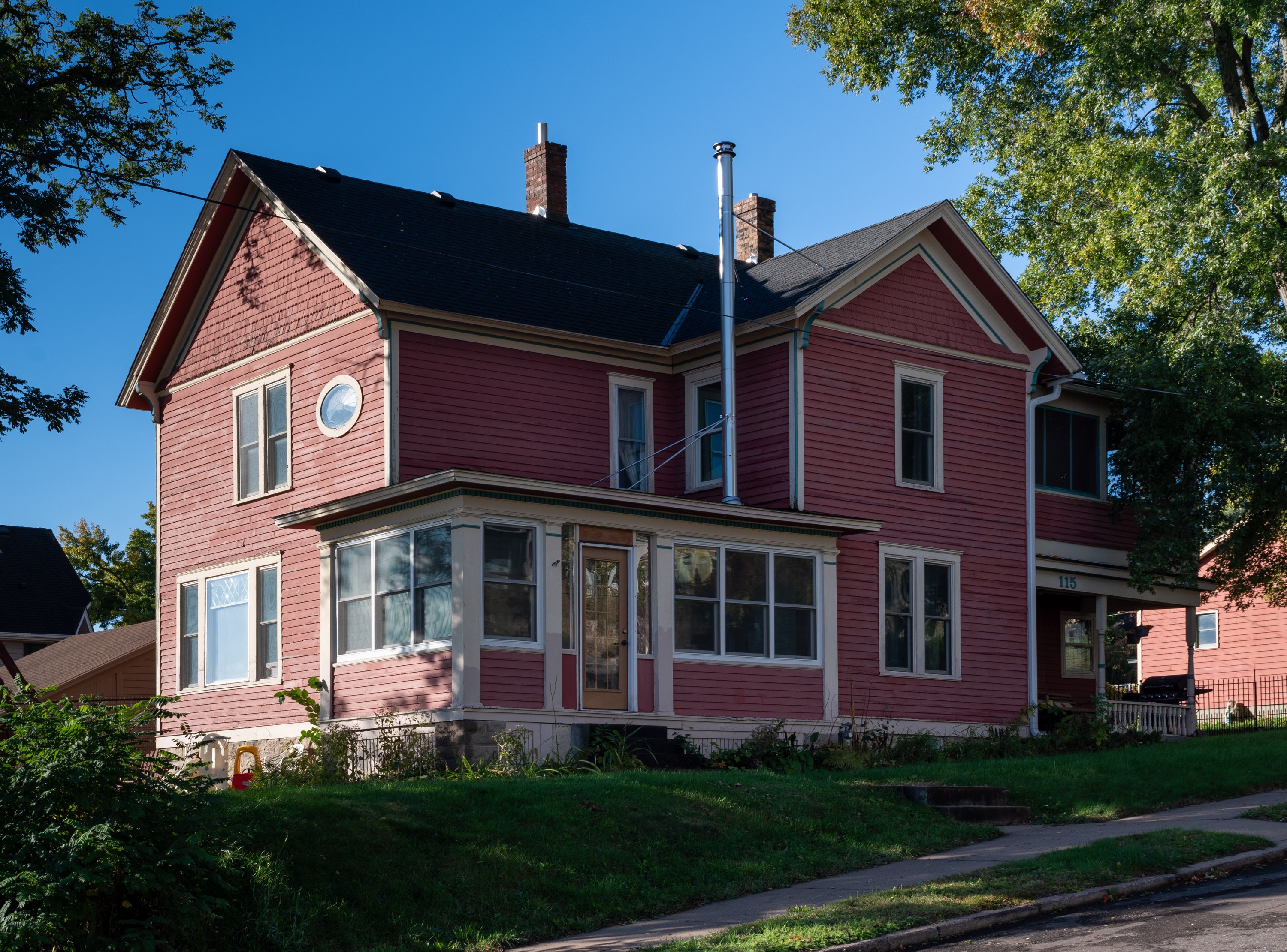 115 Linden Street East